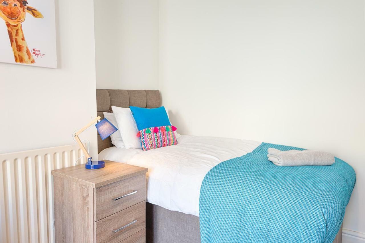 Liberty Spacious Swansea Esterno foto