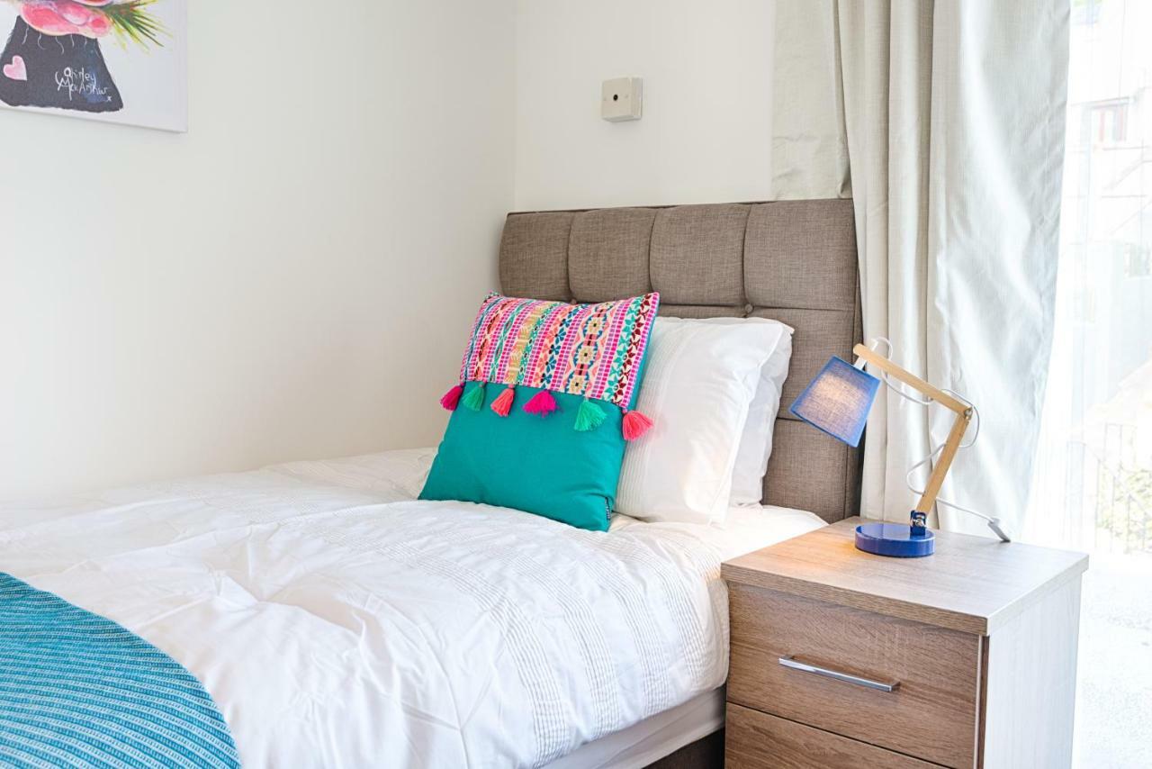 Liberty Spacious Swansea Esterno foto